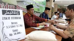 Berapa besar zakat fitrah ?zakat fitrah yang wajib dibayar oleh 1 orang adalah 2,5kg makanan pokok. Mau Bayar Zakat Fitrah Begini Doa Dan Tata Caranya Umum