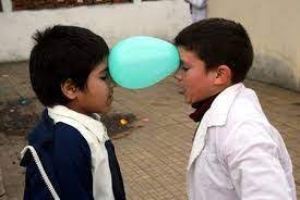 Un niño con los ojos vendados y todos los demás corriendo a. Resultado De Imagen Para Juegos Para Ninos Al Aire Libre Cristianos Games For Kids Family Fun Games Activities For Kids