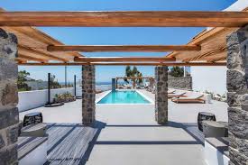 I tipi di resina generalmente utilizzati per le costruzioni esterne sono, solitamente, multistrati poliuretanici. Il Pavimento Perfetto Intorno Alla Piscina Con Infinity Crei Il Pavimento Bordo Piscina Antiscivolo In Resina Per Este Esterno Scale Esterne Pavimento Esterno