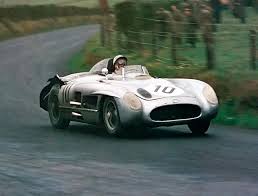 Mercedes 300 Slr Stirling Moss Wins The 1955 Tourist Trophy Rear Fender Destroyed By Tire Tread That Flew Off Auto Sportive Pilot Auto