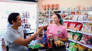 🍹✨ Momentos que saben mejor juntos. Ven con tus amigos a disfrutar de  nuestros snacks y bebidas favoritas en El Rincón de Asia. ¡El lugar donde  compartir es un placer! 💛