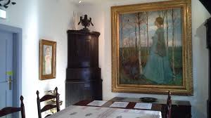 In 10 minuten gelangen sie üer den sandweg im schluh in den ortskern, kommen aus dieser oase in das lebendige künstlerdorf. Haus Im Schluh Museum