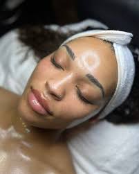 You think your skin is clean… until you see the gunkie jar. 😳💦 This is  your pores saying thank you after a deep-cleaning, glow-boosting  HydraFacial. ✨ Clears out clogged pores ✨ Boosts