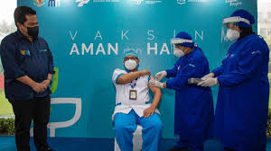 A man works in a laboratory of sinovac biotech in beijing on sept. Revisar La Vacunacion De Los Trabajadores De La Salud Erick Thohir Vacuna Sinovac Segura Eficaz Y