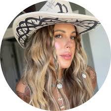 Lindsey Varner's Instagram, Twitter & Facebook