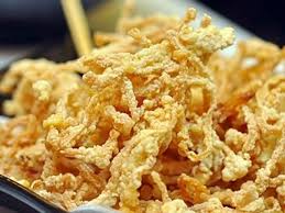 Kentalkan dengan tepung tapioka yang sudah di encerkan dengan sedikit air. Cara Membuat Jamur Crispy Yang Enak Sederhana Dan Renyah Tahan Lama Citizen6 Liputan6 Com