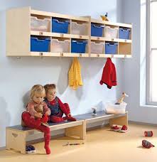 Vestiaire Exemples D Amenagement Haba Petite Enfance Habermaass Gmbh Garderie Milieu Familial Amenagement De Garderie Maison D Assistante Maternelle