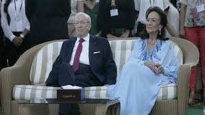 قال الرئيس التونسي السابق وزعيم حراك تونس الإرادة محمد المنصف المرزوقي، إنه يدرس الترشح لرئاسة البلاد من جديد، مستبعدا ترشح الرئيس الحالي الباجي قايد السبسي. ÙˆÙØ§Ø© Ø²ÙˆØ¬Ø© Ø§Ù„Ø±Ø¦ÙŠØ³ Ø§Ù„ØªÙˆÙ†Ø³ÙŠ Ø§Ù„Ø±Ø§Ø­Ù„ Ù‚Ø§ÙŠØ¯ Ø§Ù„Ø³Ø¨Ø³ÙŠ Ù‚Ù†Ø§Ø© Ø§Ù„Ø¬Ø³Ø± Ø§Ù„ÙØ¶Ø§Ø¦ÙŠØ©