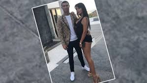 Georgina rodríguez is a spanish model who is best known as the partner of portuguese professional footballer cristiano ronaldo. Georgina Rodriguez Nachrichten Infos Krone At