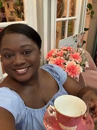 Hi all! I just wanted to introduce myself and share a photo I took. My name  is Paloma, I have a 3-year-old daughter, her name is Eleanor. Thank you for  receiving us