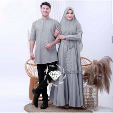 Dengan baju couple ini maka anda nantinya akan terlihat kompak baik itu bersama pasangan atau pun keluarga. Baju Couple Kondangan Kekinian Modern Kapel Pesta Elegan Mewah Pasangan Muslim Farhana Shopee Indonesia