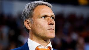 O craque, que atuou também como. The Harsh Confessions Of Van Basten I Was Crawling From My Bed To The Bathroom Marca In English