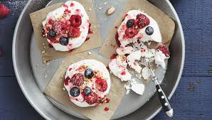 Recette De La Pavlova Aux Fruits Rouges En 2020 Pavlova Recette Alimentation