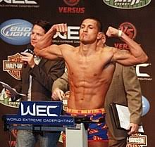 Hij is de jongere broer van voormalig strikeforce kampioen. Anthony Pettis Wikipedia