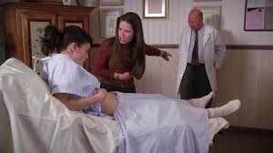 Comme l'enfant que porte phoebe commence. Folge 21 Vom 30 09 2020 Charmed Zauberhafte Hexen Staffel 4 Tvnow