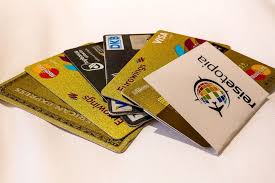 Noch vor einigen jahren waren goldene kreditkarten den „besserverdienern vorbehalten. Goldene Kreditkarte Die Besten Karten Im Vergleich 2021 Reisetopia