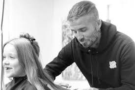 Throughout much of his childhood, beckham's hair was cut relatively short with a fringe allowed to cover his forehead, stopping just above the eyes. David Beckham Cuts Daughter Harper S Hair As He Declares Her Even More Beautiful London Evening Standard Evening Standard