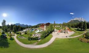 Camping Ehrwald Zugspitze Campingplatz Mit Viel Komfort Campingurlaub Urlaub Und Campingplatz