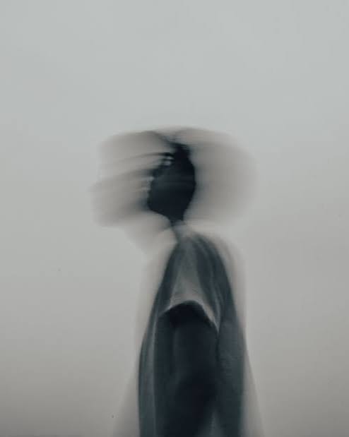 Foto Embaçada de um Homem · Foto profissional gratuita