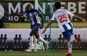 Fc porto e benfica jogaram há uma década a supertaça entre si pela última vez. Porto One Point Away From Primeira Liga Glory After Benfica Draw