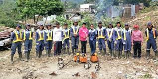 Selama 21 tahun beroperasi, iss indonesia telah berkembang menjadi salah satu perusahaan penyedia layanan fasilitas terintegrasi terkemuka dengan lebih dari 62.000 staf, 3.000 klien, dan 9 kantor cabang yang tersebar di medan, pekanbaru, bandung, semarang. Lurah Parapat Dan Pt Iss Kembali Bersihkan Baldes Kumuh Telusur