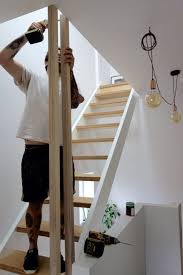 Banister Being Fitted Idees Escalier Idee Deco Escalier Escalier Relooking