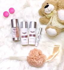 Eucerin ultra white spot corrector giúp làm giảm các đốm nâu, vết thâm nám và ngăn ngừa chúng xuất hiện trở lại. Random Rainbow Eucerin Ultra White Spotless Review