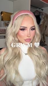 Asha Wagner's Instagram, Twitter & Facebook