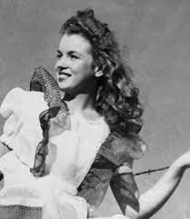 Norma Jeane Photo By Andre De Dienes 1945 Young Marilyn Monroe Movie Stars Old Hollywood