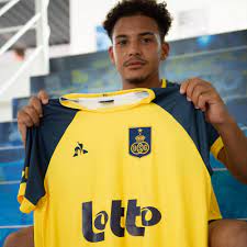 Selon le média russe eurostavka, khetag kochiev devrait rejoindre le parc duden dans les prochains jours. Maillot Domicile Royale Union Saint Gilloise 2021 22