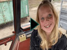 uitjebloembol met enthousiaste Noordwijkerhoutse Julia