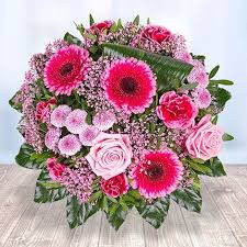 Valentinstag Empfehlungen Vom Blumen Und Geschenkeversand Valentins Valentinstag Blumen Blumen Blumengestecke