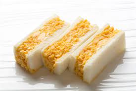 Selain untuk cemilan sederhana,telur crispy ini juga nikmat disajikan dengan nasi hangat loh bunda,bisa untuk bekal si kecil ke sekolah. Resep Sandwich Telur Ala Jepang Menu Sarapan Simple 2 Bahan