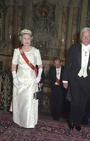 In het land gaan acht dagen van officiële rouw in en de vraag is nog hoe de uitvaart van de echtgenoot van koningin elizabeth eruit zal zien. Elizabeth Ii Van Het Verenigd Koninkrijk Wikipedia