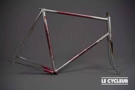The frames quickly gained a reputation for highest quality and soon were used by numerous pro cycling teams. Eddy Merckx 1986 Corsa Extra Le Cycleur