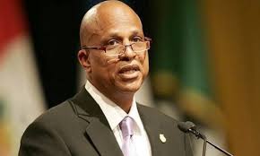 Dean Barrow hará historia en su tercer mandato como primer ministro de  Belice