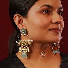 Gold selling tone ad green white