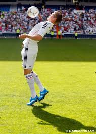 Sie ist die nummer 3. Toni Kroos Ich War Der Meinung Dass Mir Ein Neuer Schritt Gut Tut Sagt Toni Kroos Die Neue Nummer 8 Des Span Real Madrid Football Toni Kroos Real Madrid