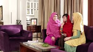 Ricis mengaku bahwa ia sempat mengenakan hijab saat kuliah saja dan melepasnya ketika melakukan aktivitas di luar kampus. Oki Setiana Dewi Shindy Hijab I M In Love Youtube