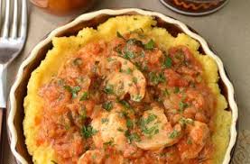 Pieptul de pui se spală, se porționează bucăți potrivite, se acoperă cu o folie alimentară și se bate ușor cu un ciocan special. Tocanita Din Piept De Pui Archives Bucataresele Vesele