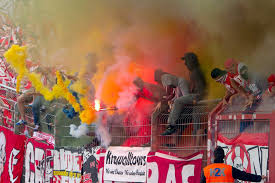Die vorfreude bei arminia bielefeld auf das erste bundesligaspiel nach 4137 tagen ist empfindlich getrübt worden. Pro Pyro Rot Weiss Essen Home Facebook