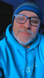 I wish I could receive HELLO from that sweet man , that truly loves listen  to my music ❤️❤️