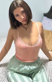 VanessaLyn Cayco - Free pics, galleries & more at Babepedia