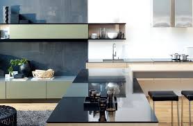 Avantages ● résistant à la chaleur à plus de 300°c ● dureté incomparable, très robuste aux chocs ● beauté naturelle et facilité d'entretien ● grande variété de couleurs et de nuances ● idéal pour une cuisine haut de gamme. Plan De Travail Granit Noir Synonyme D Elegance Et De Resistance