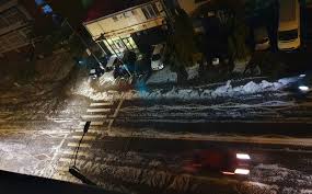 Discover more posts about furtuna. Ziua De Cluj O FurtunÄƒ ViolentÄƒ A FÄƒcut Ravagii La Cluj GrindinÄƒ UriaÈ™Äƒ StrÄƒzi Inundate Copaci CÄƒzuÈ›i Pe MaÈ™ini