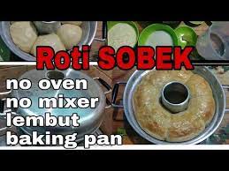 Theasianparent telah merangkum 3 resep roti sobek nah, theasianparent telah merangkum 3 resep roti sobek yang bisa dicoba dan anti gagal. Resep Roti Sobek Versi Tanpa Mixer Tanpa Oven Roti Sobek Baking Pan By Mama Tristan Youtube Resep Roti