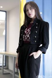 Siapa orang tua niko al hakim. E2g6sznvasfxum