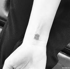 Hình xăm mini tam giác cho nam đẹp. 32 Hinh XÄƒm Mini Ä'áº¹p Nháº¥t Danh Cho Nam Ná»¯ Giay Ná»¯ Kiyomi Hinh XÄƒm Hinh XÄƒm Y NghÄ©a Hinh XÄƒm Má»±c