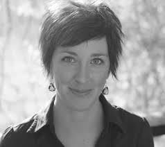 Winnipeggers brave the elements to ascend the ice tower