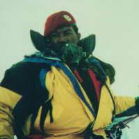Prabowo menceritakan, pada awal terbentuknya tim pendakian puncak everest banyak yang tidak percaya bahwa ada tim pendaki dari indonesia yang mampu mendaki everest. Asmuji Tak Persoalkan Siapa Pendaki Puncak Everest Pertama Dari Ri